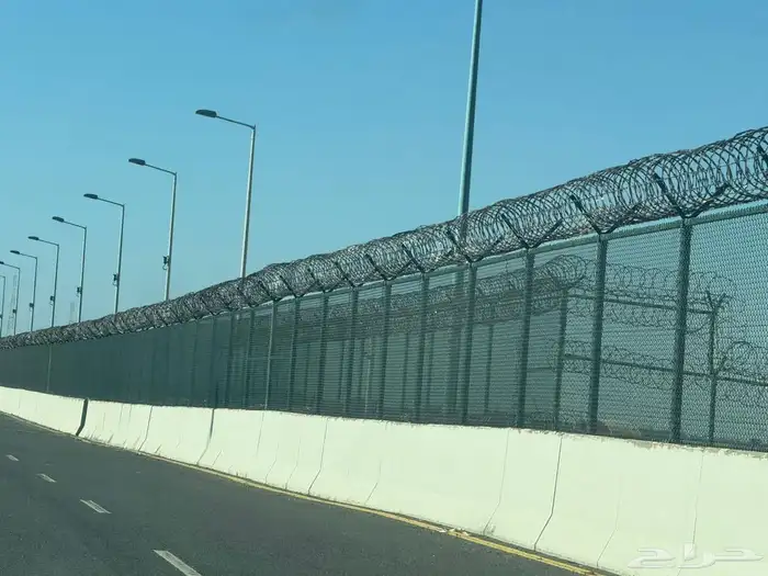 تركيب شبوك امنيه   وتوريد النخيل   وتركيب الحجر الطبيعي 11