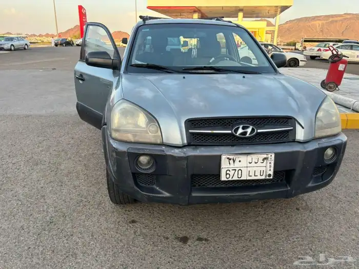 سياره توسان هونداي نضيف مفحوص فقط السعر 15الف ت 966 56 890 3 4