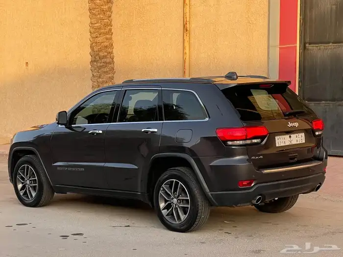 جراند شروكي ليمتد 2017 - 8 سلندر فل كامل 10