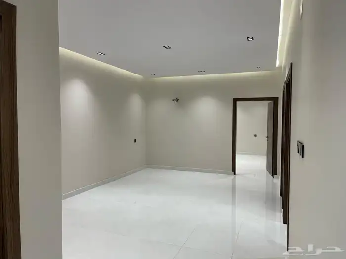 للإيجار شقة سكنية جديدة تشطيب فاخر ولي العهد (3) 4