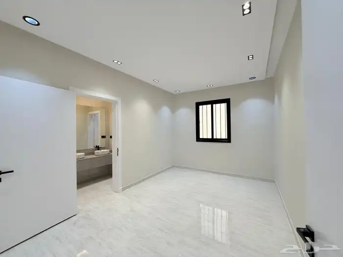 دور ارضي بمدخل سياره للبيع حي اليرموك مقابل ضمك 45