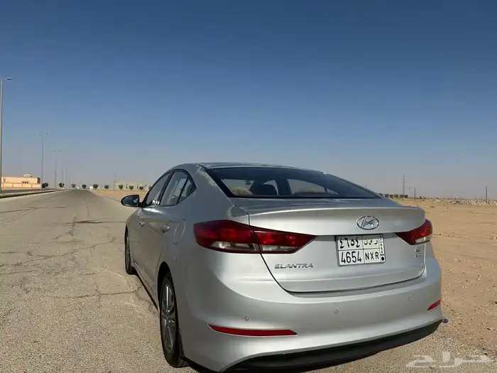 هونداي انترا لون فضي موديل 2017 4