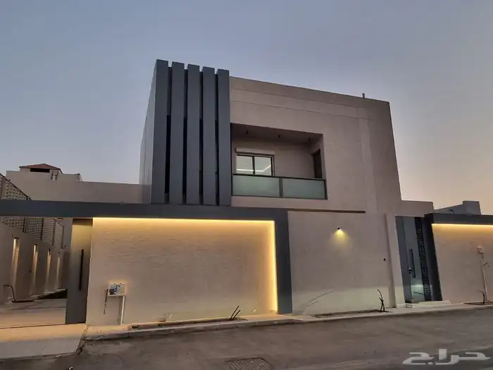 للبيع فيلا واسعه بحي الربوه الشرقيه شغل شخصي 0