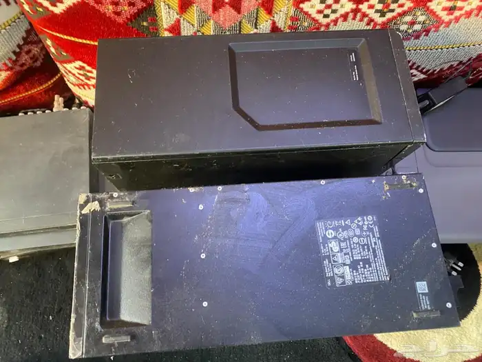 موجود 3 اجهز كمبيوتر 2 طابعه وسستم كاميرات 2