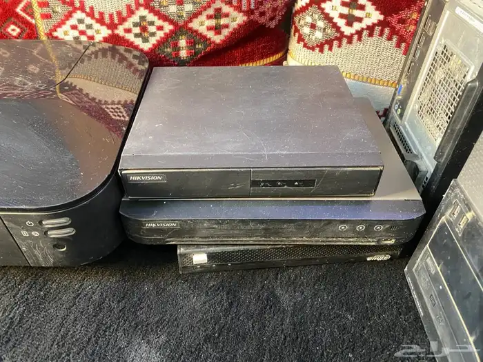 موجود 3 اجهز كمبيوتر 2 طابعه وسستم كاميرات 1