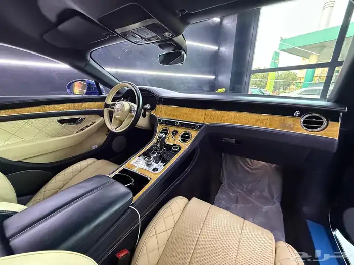 بنتلي 2018 10