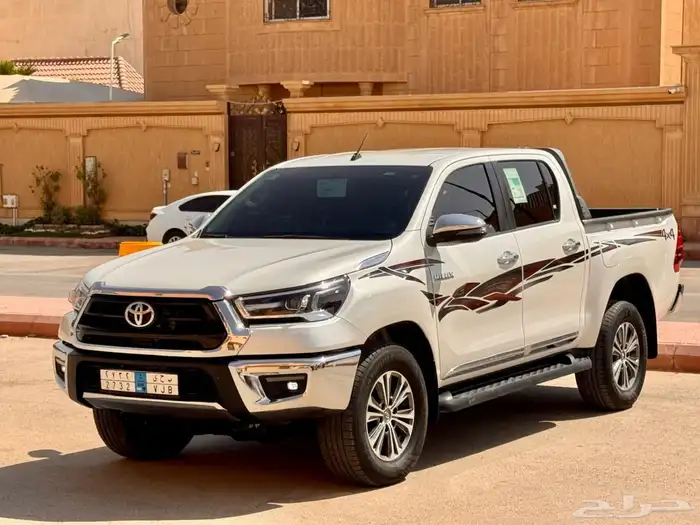 هايلكس 2022 بنزين دبل اوتماتيك بحالة الوكالة ممشى قليل 1