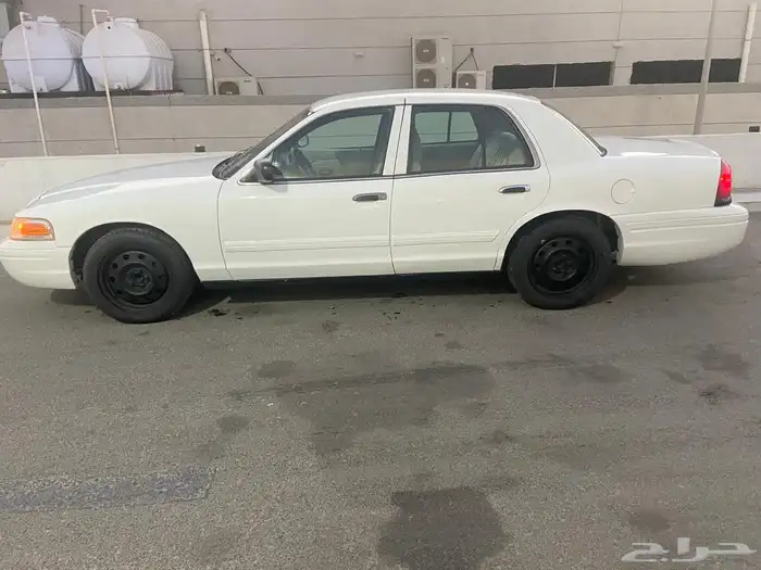 فورد فكتوريا 2011 بوليسي نظيف 3