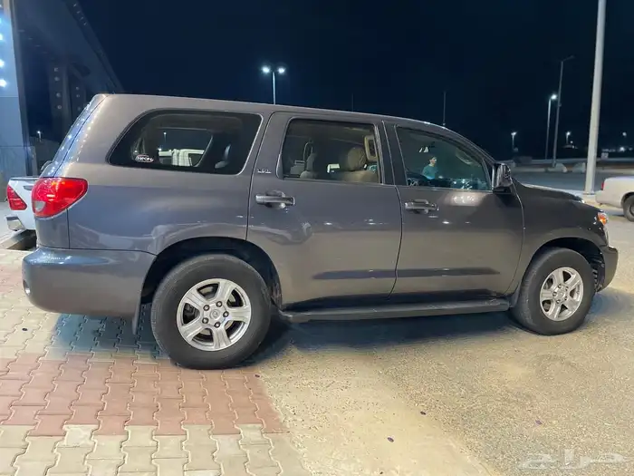 اسكويا موديل 2013 عداد 299 الف دبل ثلاجه بودي بلد 1