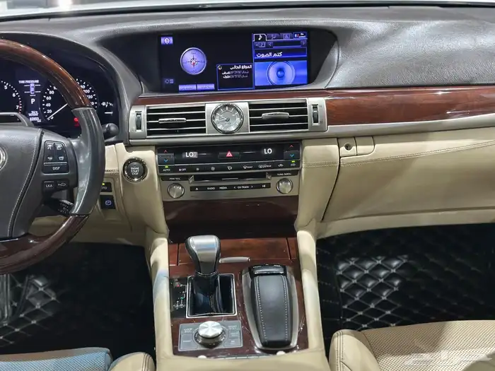 لكزس LS 460 L فل كامل موديل 2013 عداد 62 الف 17