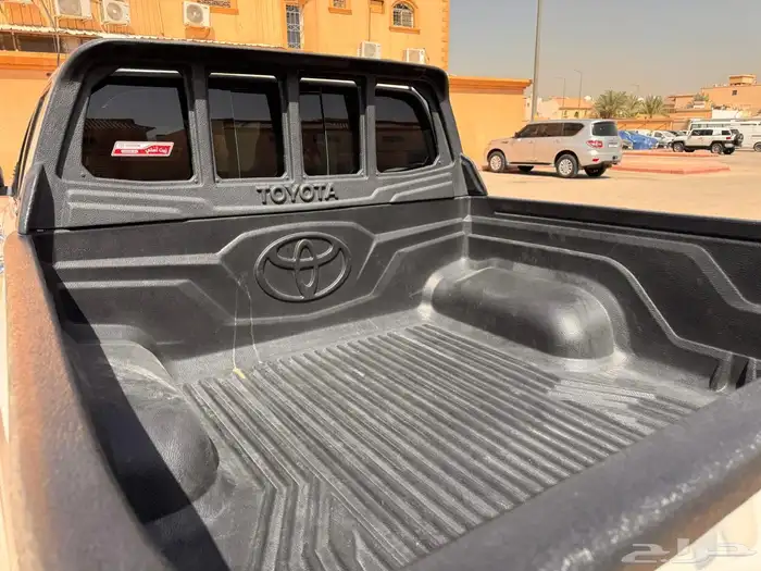 هايلكس 2022 بنزين دبل اوتماتيك بحالة الوكالة ممشى قليل 13