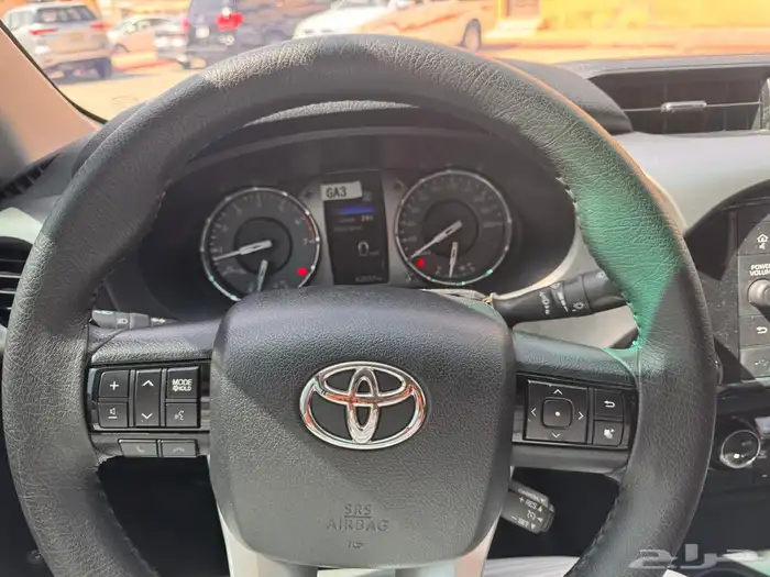 هايلكس 2022 بنزين دبل اوتماتيك بحالة الوكالة ممشى قليل 37