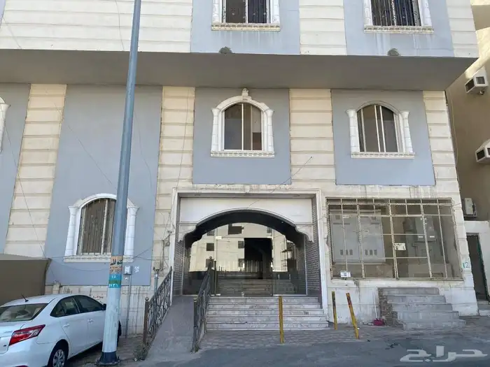 شقة حي الفيحاء مكونا من 5 غرف موقع ممتاز 1