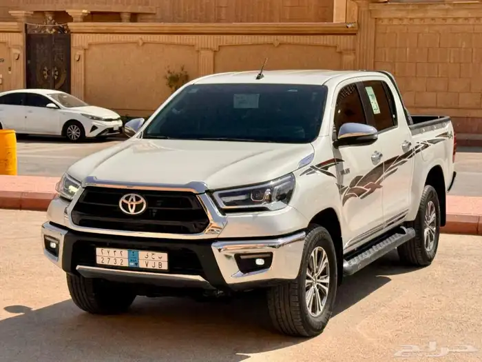 هايلكس 2022 بنزين دبل اوتماتيك بحالة الوكالة ممشى قليل 0