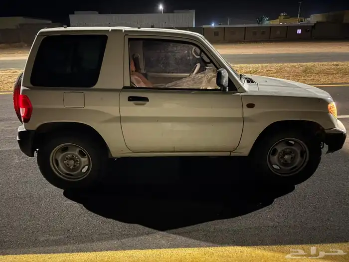 مستبيشي 2001 2