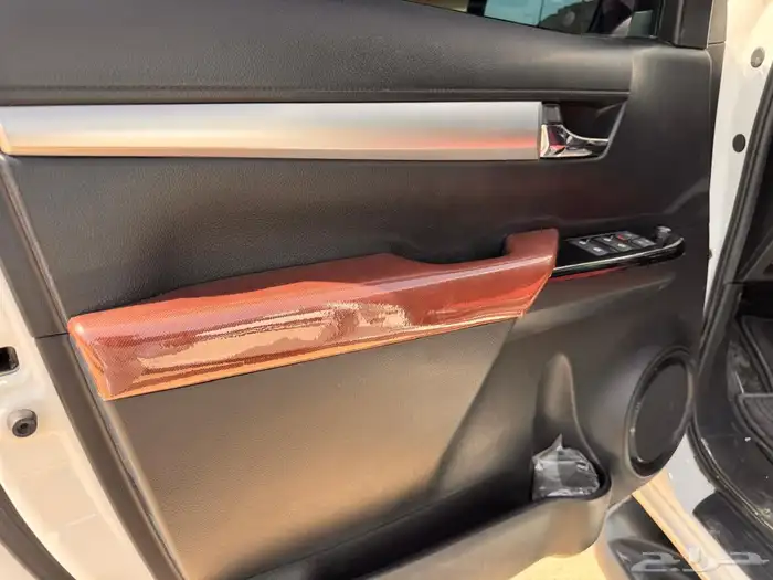 هايلكس 2022 بنزين دبل اوتماتيك بحالة الوكالة ممشى قليل 18