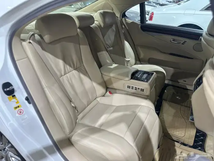 لكزس LS 460 L فل كامل موديل 2013 عداد 62 الف 10