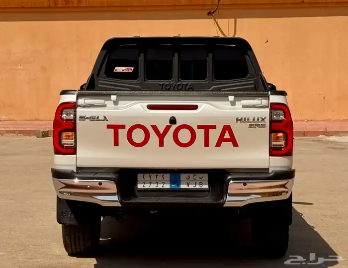 هايلكس 2022 بنزين دبل اوتماتيك بحالة الوكالة ممشى قليل 15