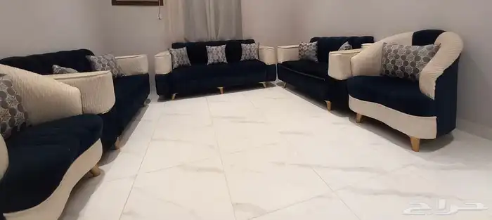 طقم كنب خمس قطع استخدام نظيف خالي من العيوب سبب البيع النقل 0