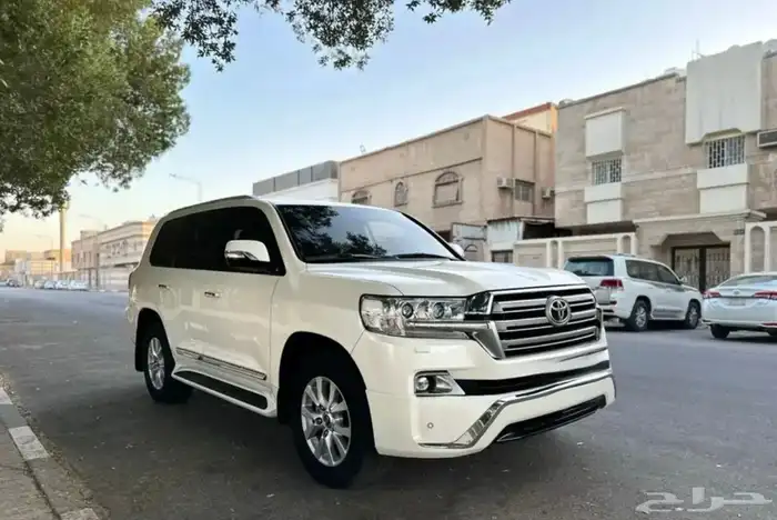تويوتا لاندكروزر (2018) GXR فل كامل الفئة 3.. 1