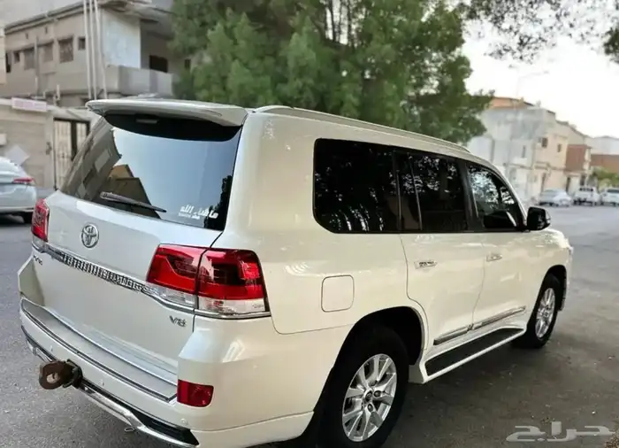 تويوتا لاندكروزر (2018) GXR فل كامل الفئة 3.. 0