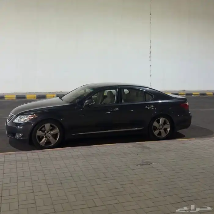 لكزس LS460 3