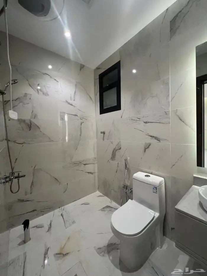 للبيع شقة ارضية فاخرة حي العزيزية احد رفيدة 11