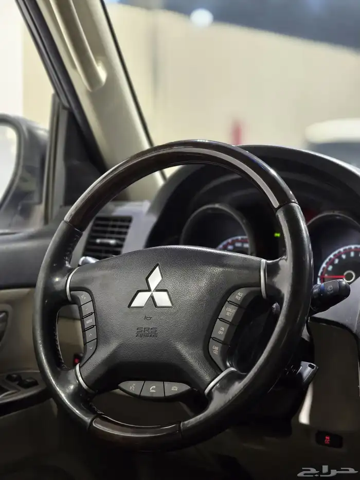 ميتسوبيشي باجيرو موديل 2016 بحالة الوكالة 12