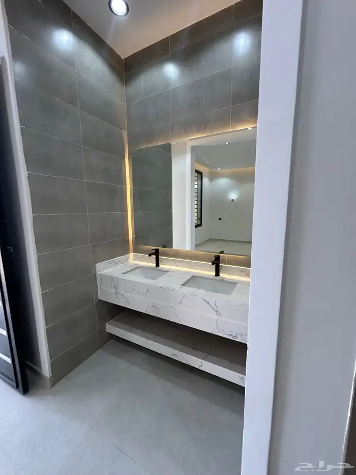 للبيع روف علوي بملحق مع مشب 8غرف 650الف 4