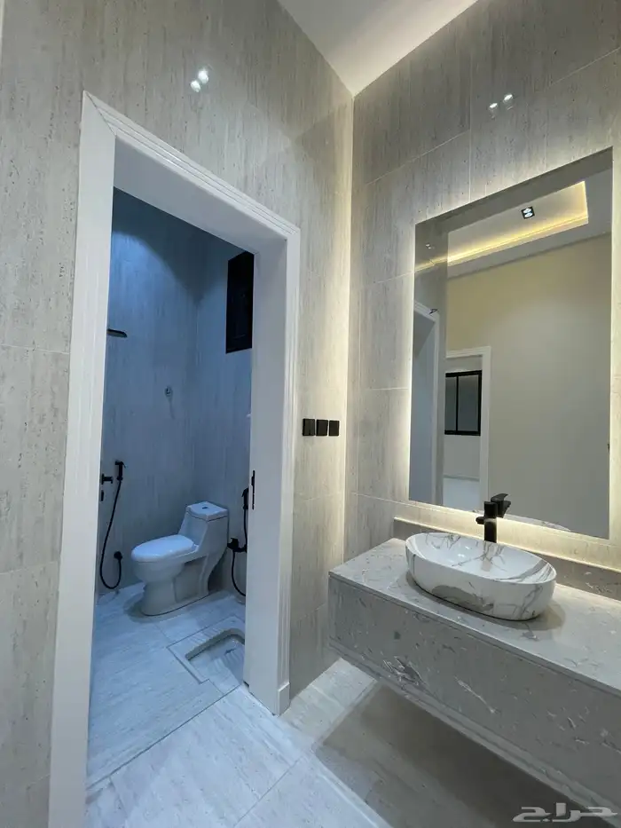 دور ارضى بحوش ب 620 الف باالقرب من طريق ابها الخميس والمطار 11