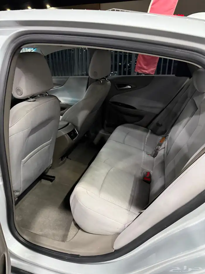 شيفرولية ماليبو 2021 فضي لدى معرض(عبيد الرشيدي) 32