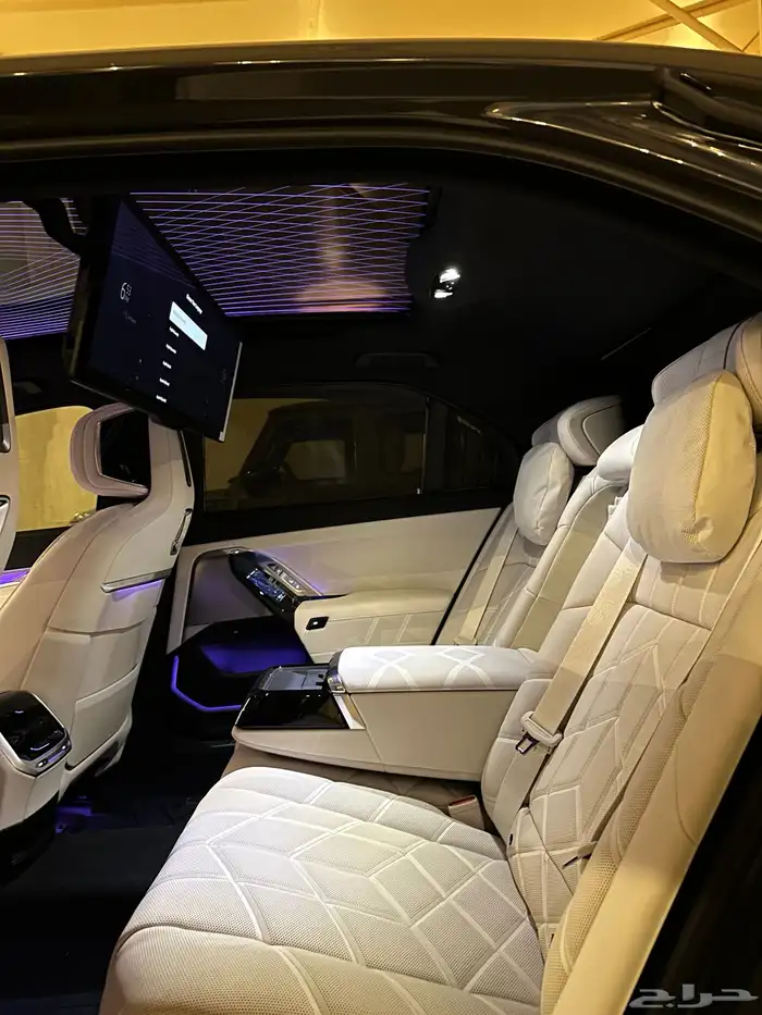 للبيع بي ام دبليو BMW 740i 2025 شبه جديدة 23