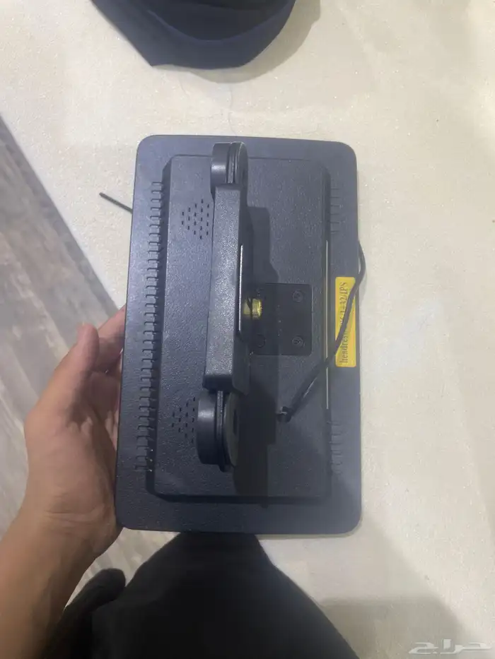 شاشة تجي خلف الراكب وخلف السائق 3