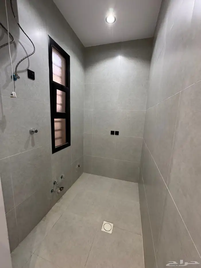 للبيع روف علوي دور ثاني مع ملحق بمشب مدخل مستقل بسعر مناسب 24