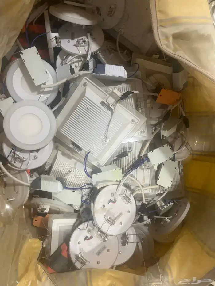 لمبات ليد ب ثلاثه الوان 0