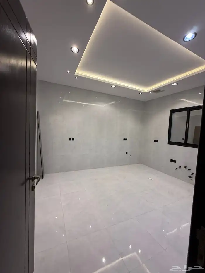 للبيع فيلا دورين وملحق بضيافه خارجيه شمال خميس مشيط 34