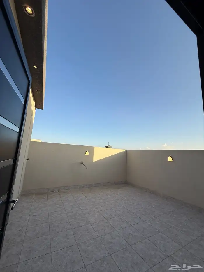 للبيع روف علوي بملحق تشطيب vip شمال حي الراقي 29