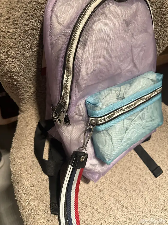 شنطة تومي اصليه وجديدة بالتاق حقها (شفافه) 1