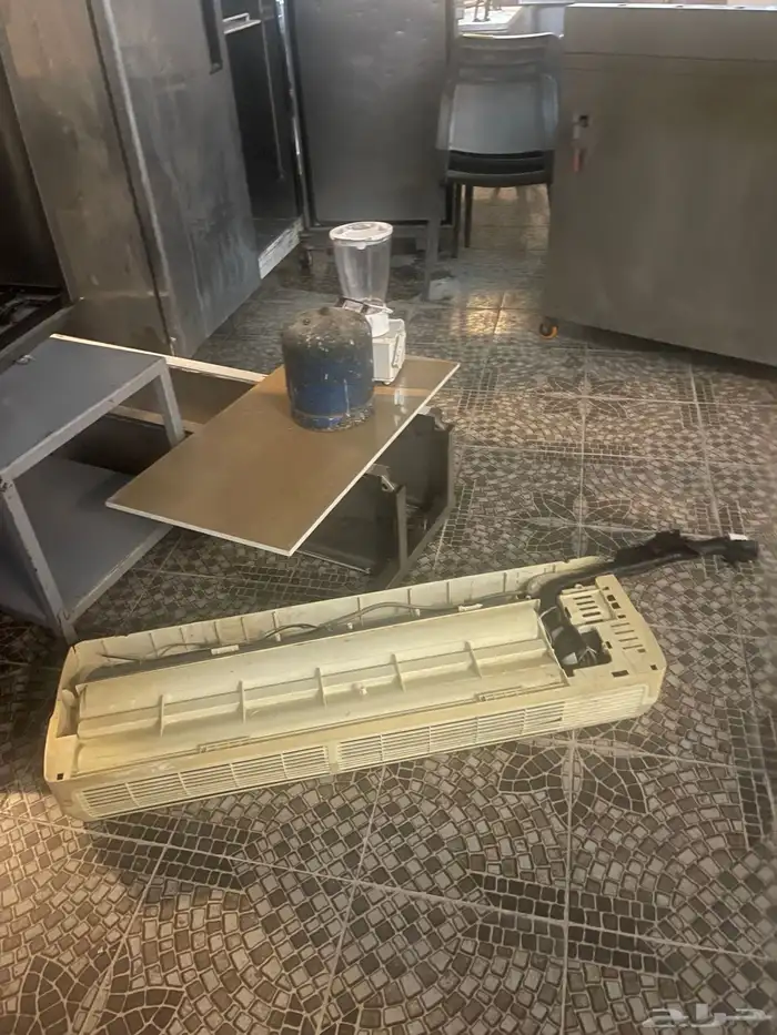 اجهزة مطعم ومكيف سبليت وكوايه ومكينة لقيمات وفرن كهربائي 1