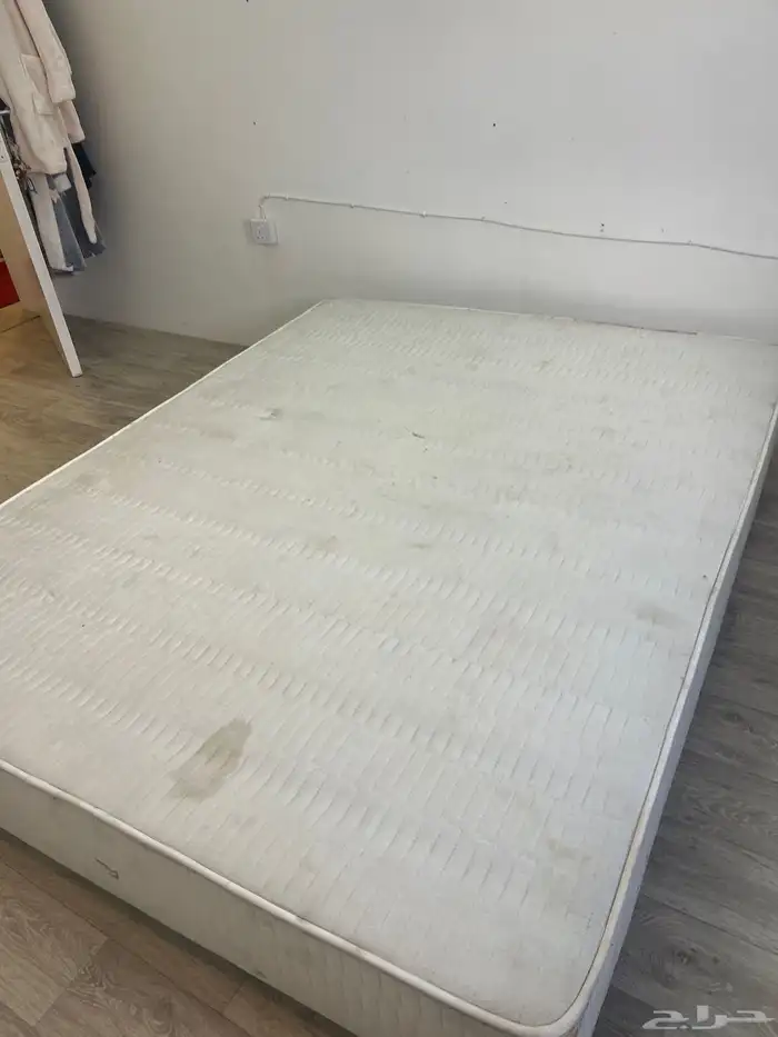 سرير مع الطارحة 0