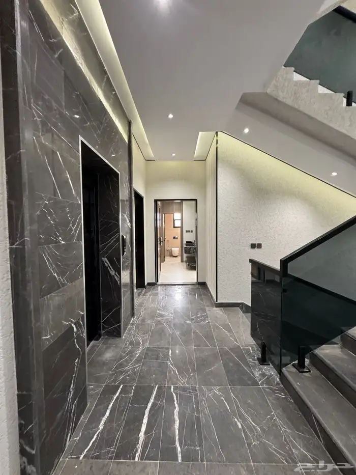 للبيع بمدينه أبها شقه تمليك علوي مع سطح خاص ومصعد شغال 7