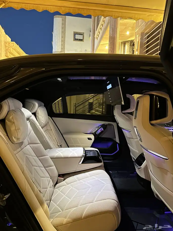 للبيع بي ام دبليو BMW 740i 2025 شبه جديدة 28