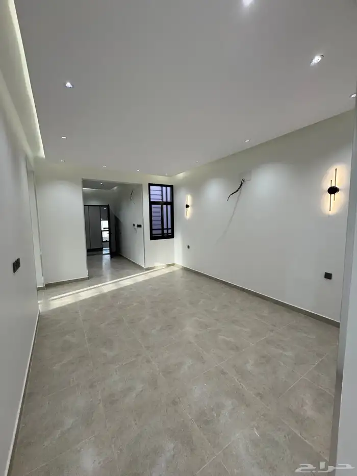 للبيع بمدينه أبها شقه تمليك علوي مع سطح خاص ومصعد شغال 13