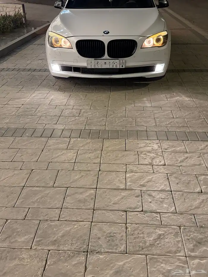 BMW750 موديل 2010 21