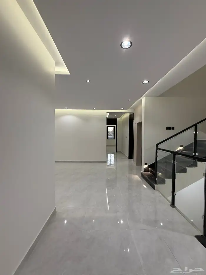 للبيع فيلا دورين وملحق بضيافه خارجيه شمال خميس مشيط 20