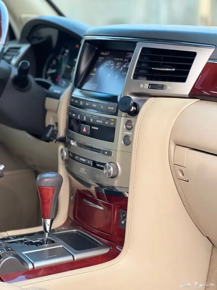 لكزس LX570 2014 فل ( بريمي ) 39