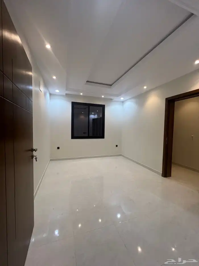 للبيع شقة ارضية فاخرة حي العزيزية احد رفيدة 5