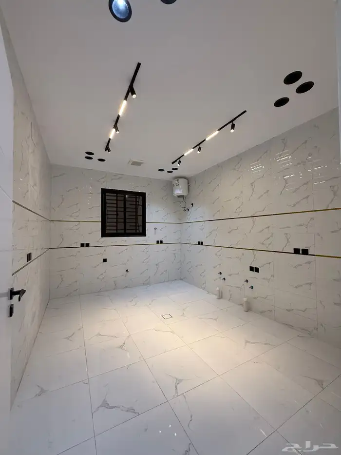 للبيع بحي الضيافة شقق أرضي وعلوي بسطح موقع كامل الخدمات 12