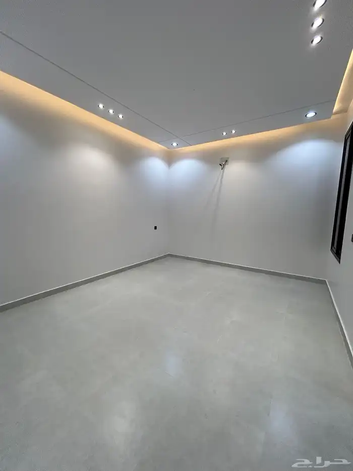 للبيع روف علوي بملحق مع مشب 8غرف 650الف 32