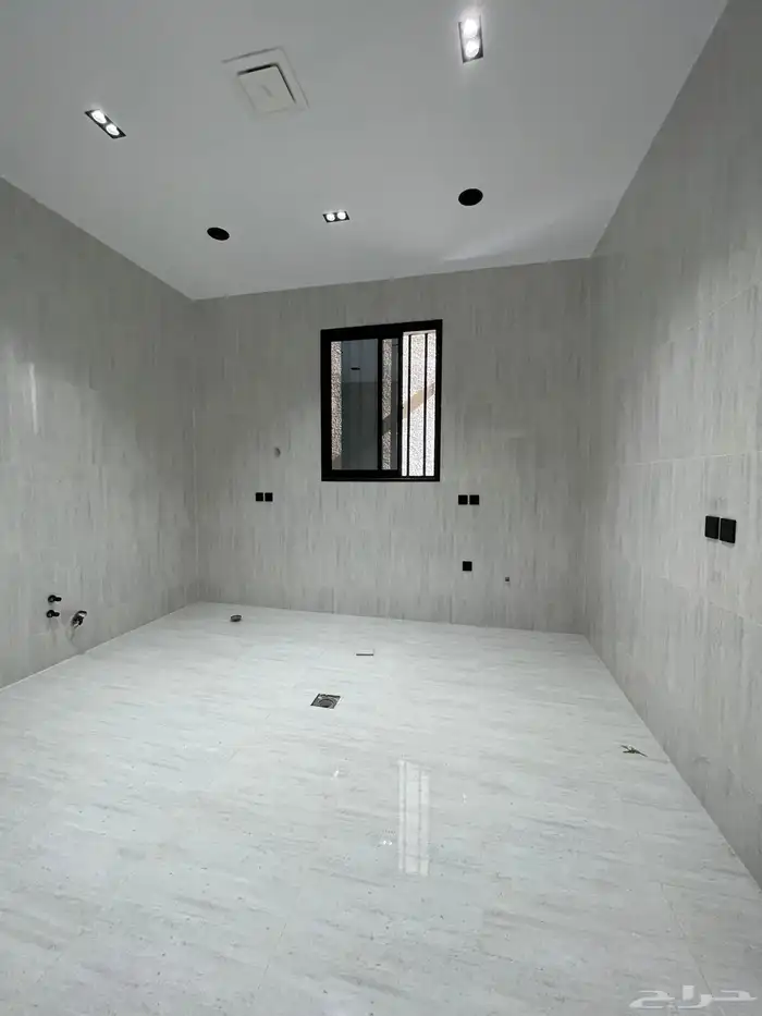 دور ارضى بحوش ب 620 الف باالقرب من طريق ابها الخميس والمطار 7